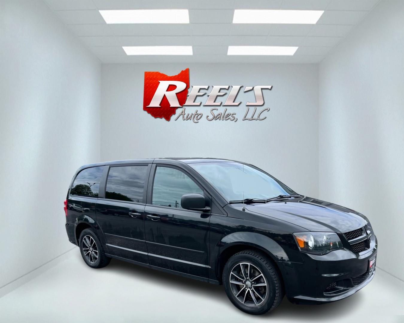 2015 Black /Black Dodge Grand Caravan SE Black Top (2C4RDGBG1FR) with an 3.6L V6 DOHC 24V FFV engine, 6-Speed Automatic transmission, located at 11115 Chardon Rd. , Chardon, OH, 44024, (440) 214-9705, 41.580246, -81.241943 - Photo#3